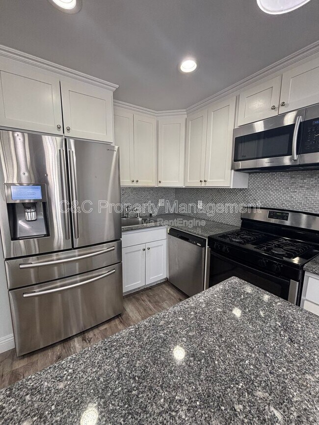 Foto del edificio - 533 W 23rd St