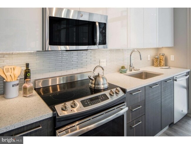 Photo - 1213 Walnut St Apartment