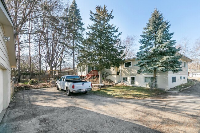 Building Photo - 6619 Franklin Avenue, Unit #3