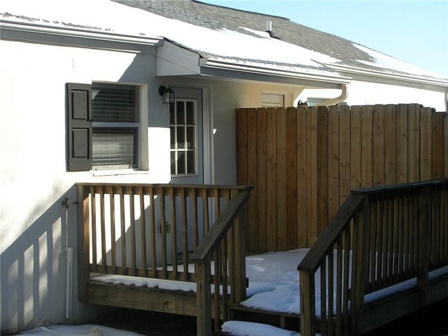 Foto del edificio - 1549 Stone Gate Ln SE