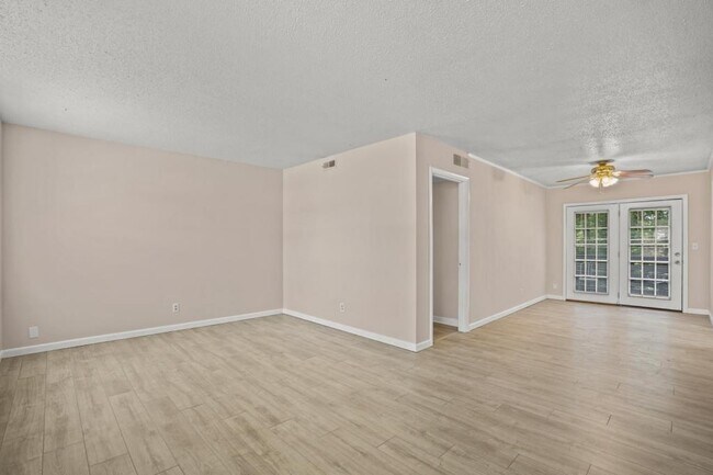 Building Photo - 376 Ryder Ave