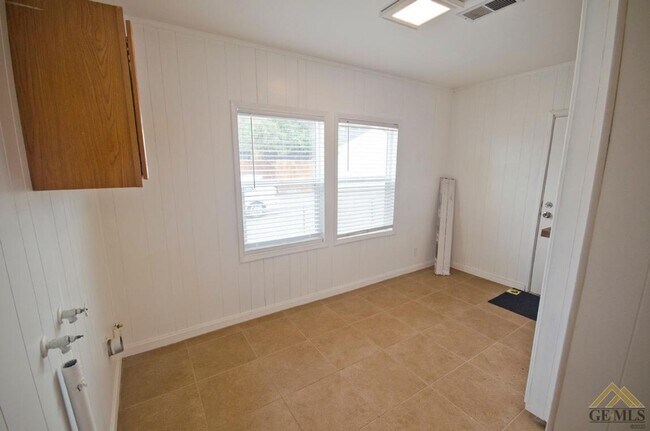 Building Photo - 330 Haybert Ct