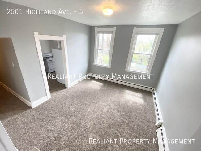 Building Photo - 2501 Highland Ave