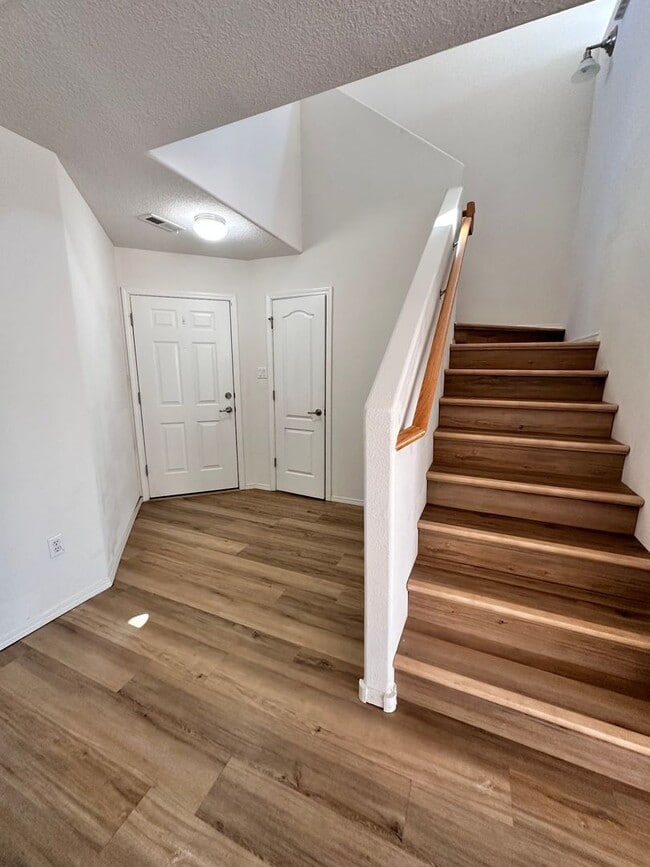 Building Photo - Modern  Upscale and sleek town home in a g...