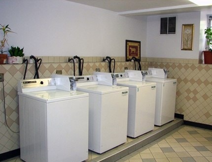 Laundry - 3116 68th St