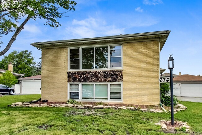 Building Photo - 674 56th Pl