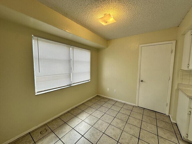 Foto del edificio - 2432 Herb Ave S