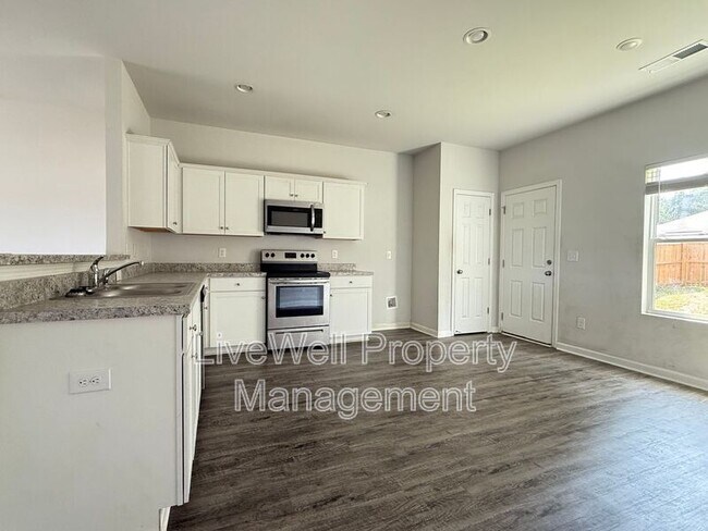 Foto del edificio - 380 Americana Dr