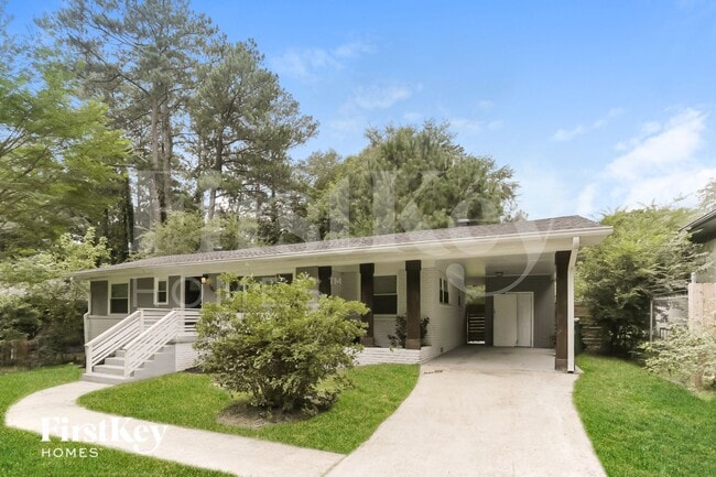 Building Photo - 1855 Shamrock Dr