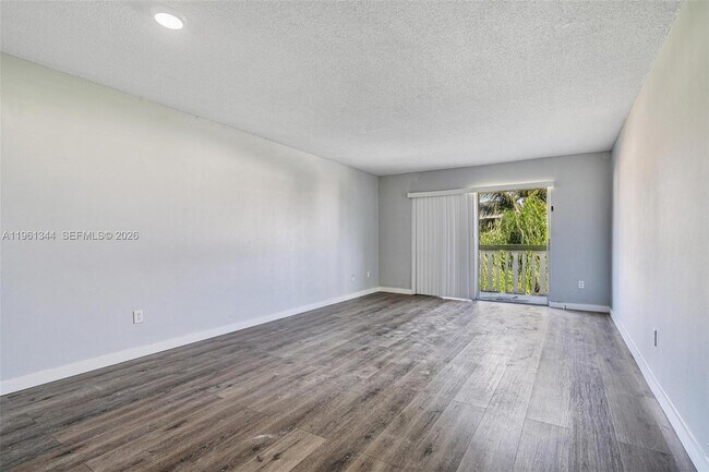 Foto del edificio - 15205 NE 6th Ave