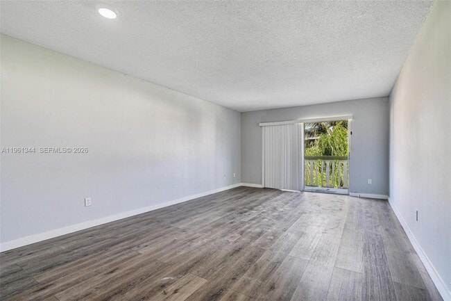 Building Photo - 15205 NE 6th Ave