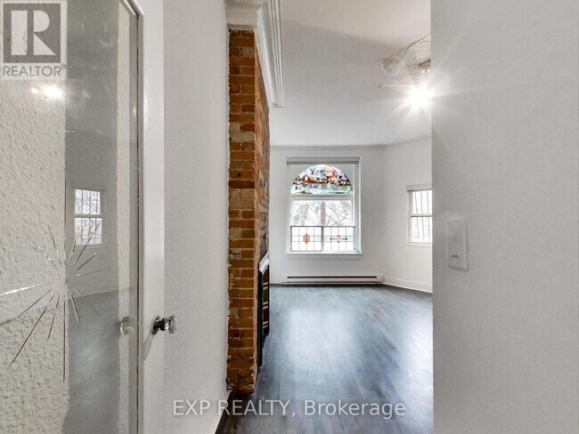 Building Photo - 38 River St