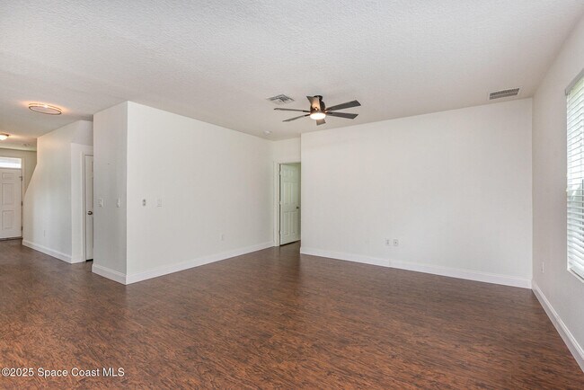 Foto del edificio - 2675 Falcon Ln