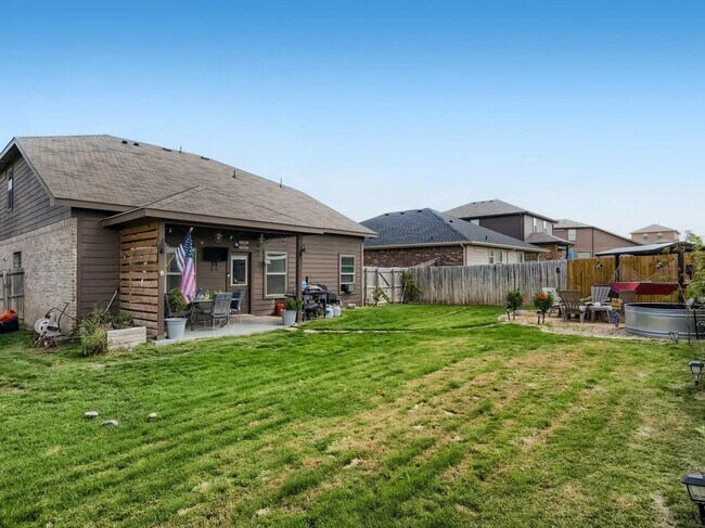 Foto del edificio - 316 Fairgrounds Ln
