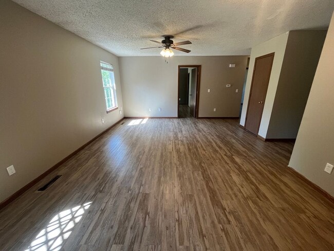 Building Photo - LEASING