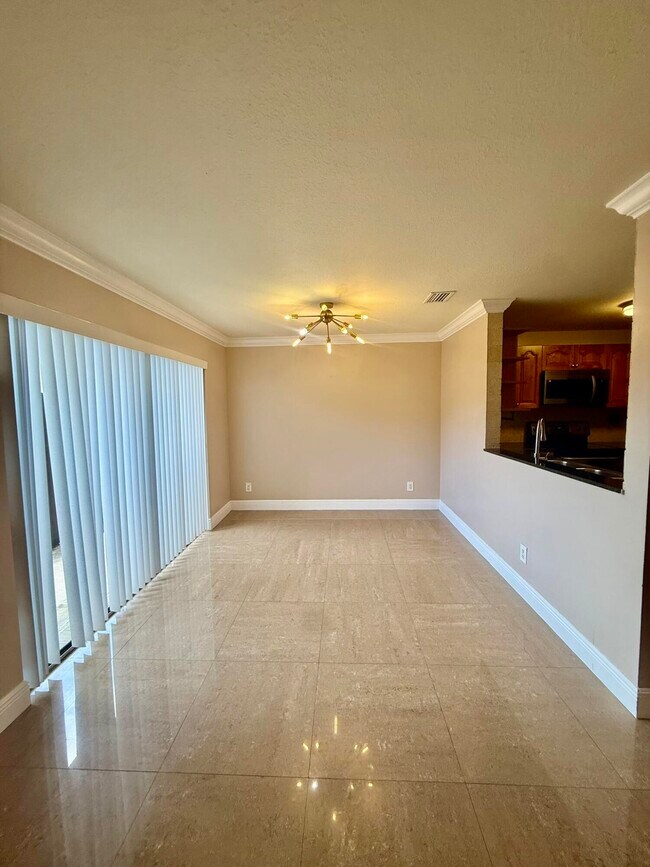 Foto del edificio - 2050 Oleander Blvd