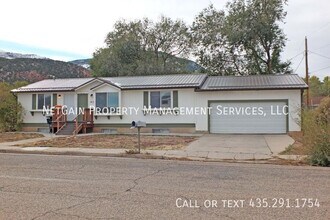 Building Photo - 413 W Mountain View Dr