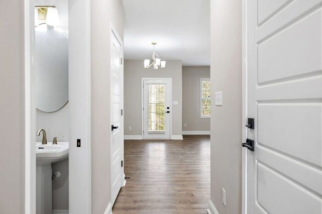 Foto del edificio - Luxury New 3BR Townhomes | Garage + Pool | 7 min to Fort Bragg