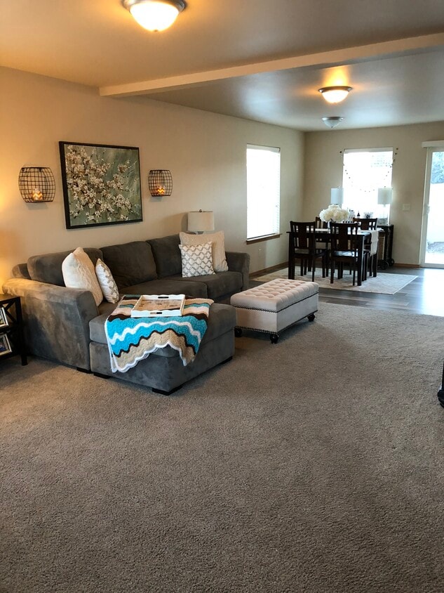 1008 N Devon Ave, East Wenatchee, WA 98802 Townhome Rentals in East