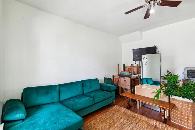 Foto del edificio - 1706 Knowles St