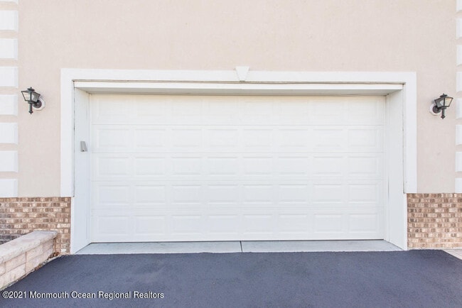 Building Photo - 12 Cindy Ct