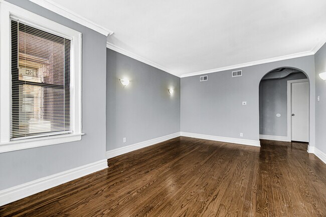 Foto del edificio - 1741 W 80th St