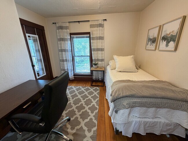 Foto del edificio - 726 1st St NW