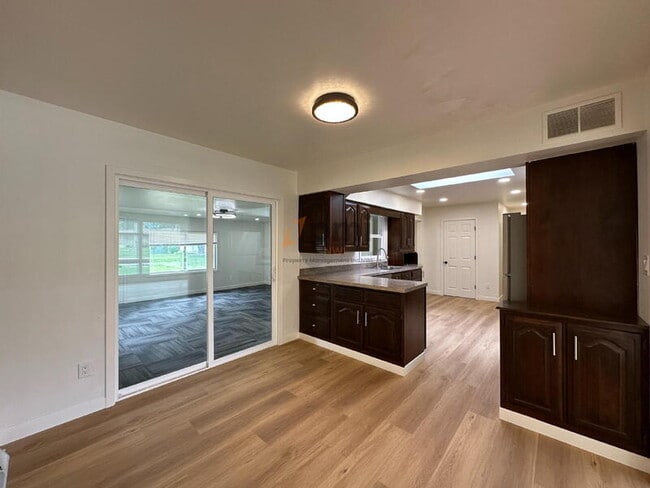 Building Photo - 2627 W 60th Dr