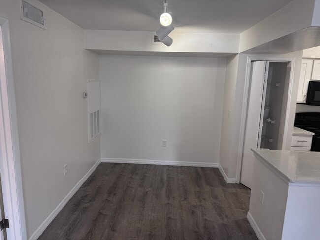 Building Photo - 3016 Parkway Blvd