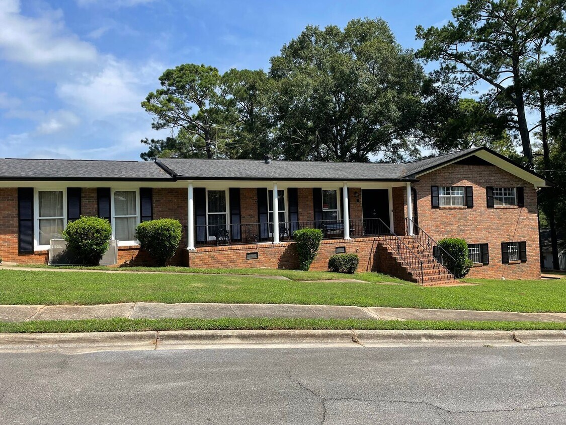 Primary Photo - 5 Bedrooms, 3 Bathrooms - Home in North Rome!