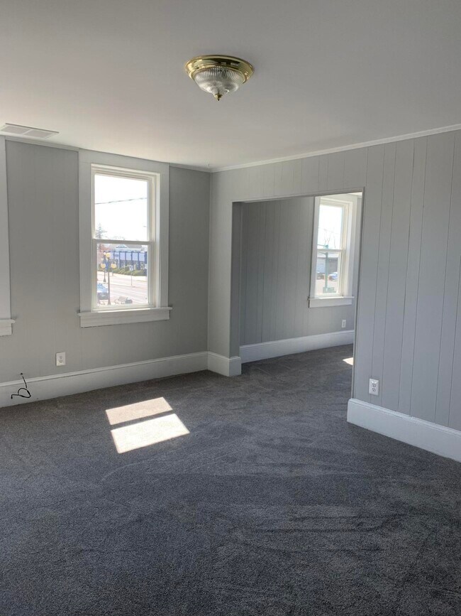 Building Photo - 500 Main St