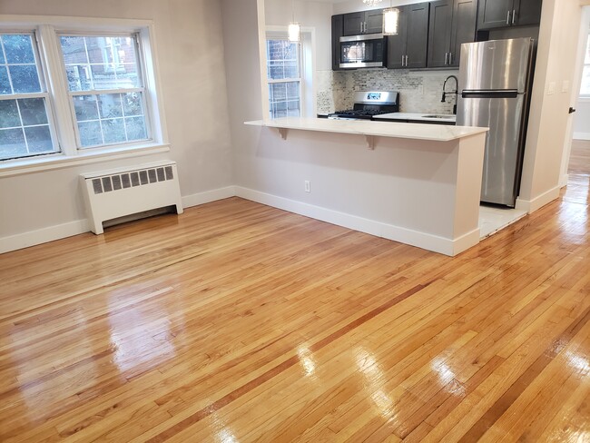 LIVINGROOM WITH KITCHEN VEIW - 88 Forest Hill Pky