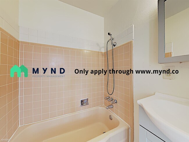 Building Photo - 2 br, 1 bath  - 1761 Stewart St Apt 1