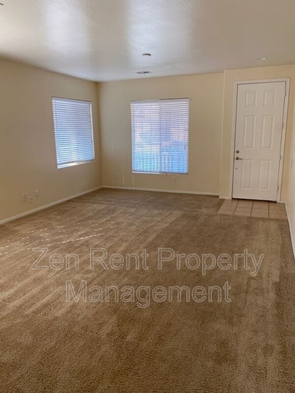 Building Photo - 4569 E Sundance Ave