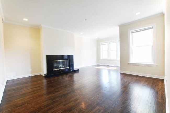 Building Photo - 3 bedroom in Oak Park IL 60302