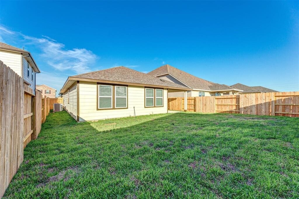 Building Photo - 7214 Toluca Dr