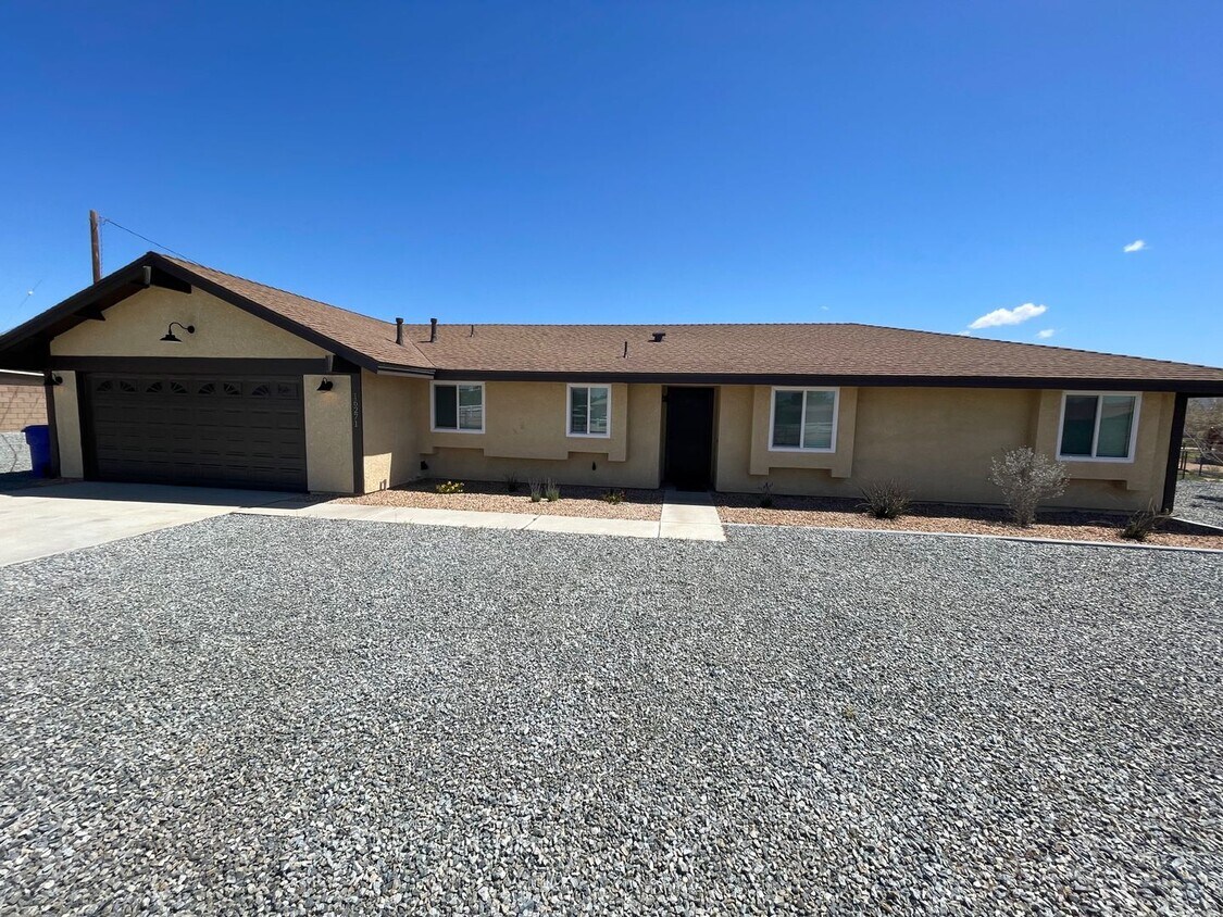 Primary Photo - 3 BEDROOM SYCAMORE ROCKS HOME!