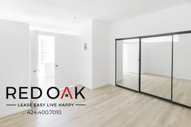 Foto del edificio - ~LOW DEPOSIT!~ Sun Drenched One Bedroom wi...