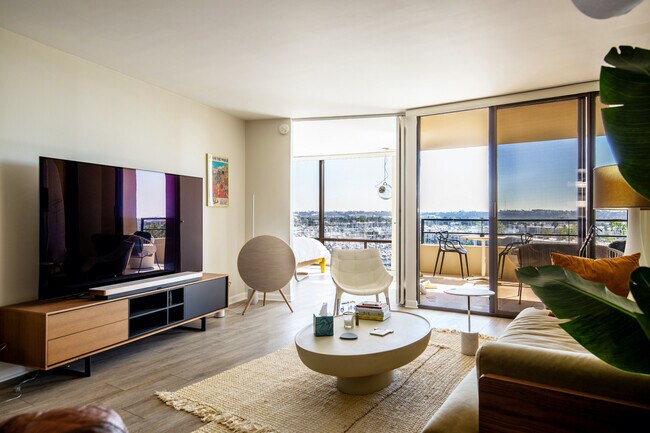 Building Photo - 4267 Marina City Dr