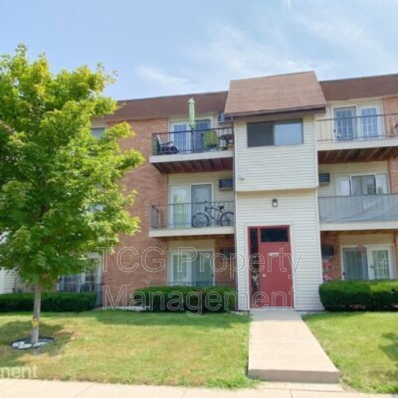 2402 Marquette Rd Unit Apt 8, Peru, IL 61354 Condo for Rent in Peru