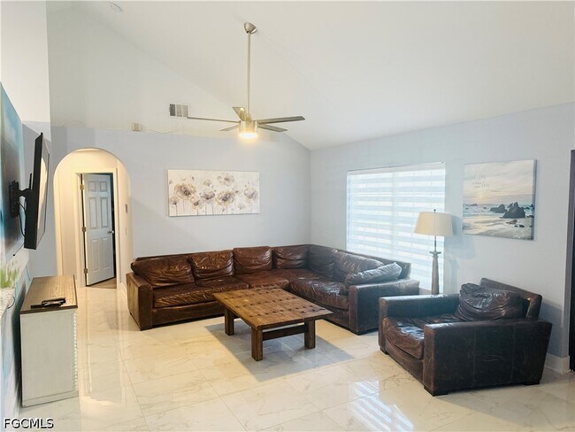 Foto del edificio - 827 SW 24th St