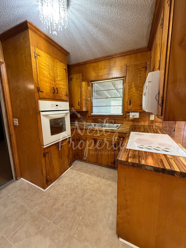 Foto del edificio - 3901 Pine Cone Dr