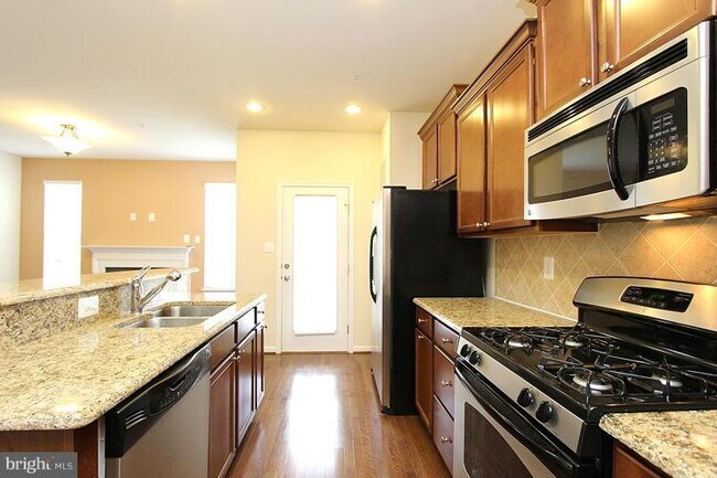 Building Photo - 23236 Roberts Tavern Dr