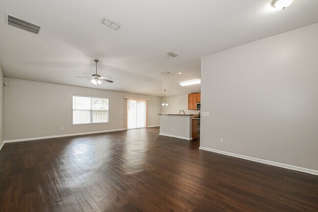 Foto del edificio - 6381 Rising Sun Dr