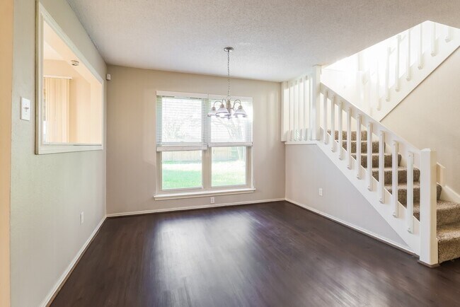 Foto del edificio - 17103 Spruce Run Dr