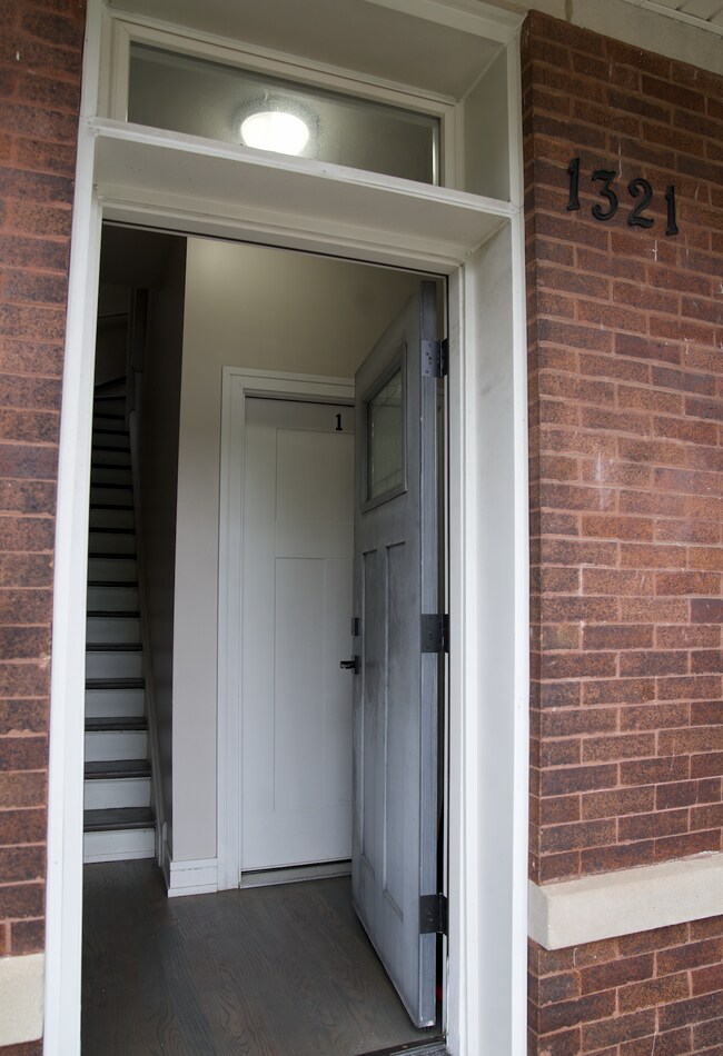 Building Photo - 1321 S Lawndale Ave