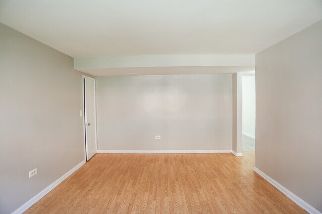 Foto del edificio - 1654 W Pratt Blvd