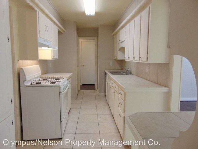 Foto del edificio - 2116 Garvey Dr