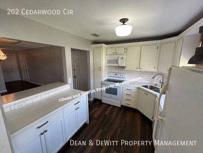 Building Photo - 202 Cedarwood Cir