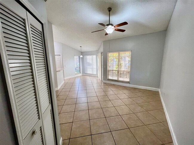 Foto del edificio - 4684 Sussex Terrace